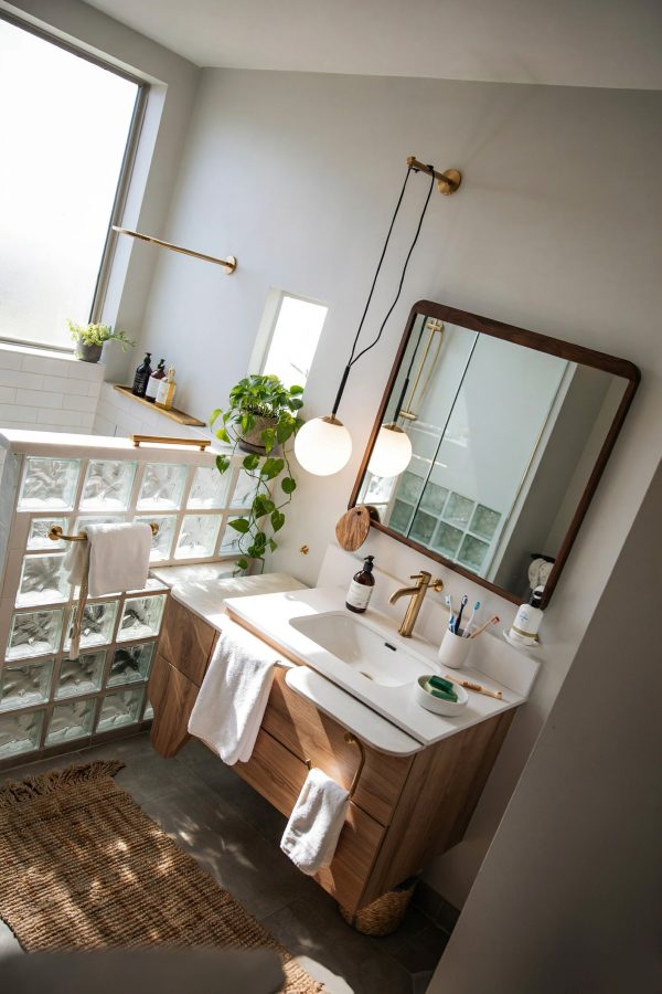 Brown Tile Bathroom Ideas for Modern Bathroom Designs | Warm earthy tones for a trendy look