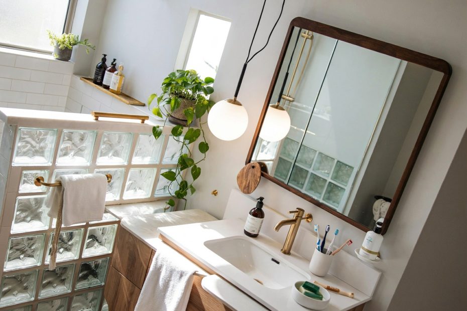 Brown Tile Bathroom Ideas for Modern Bathroom Designs | Warm earthy tones for a trendy look